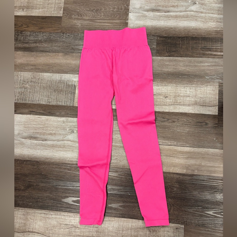Pink high-waisted leggings #leggings #pink #activewear